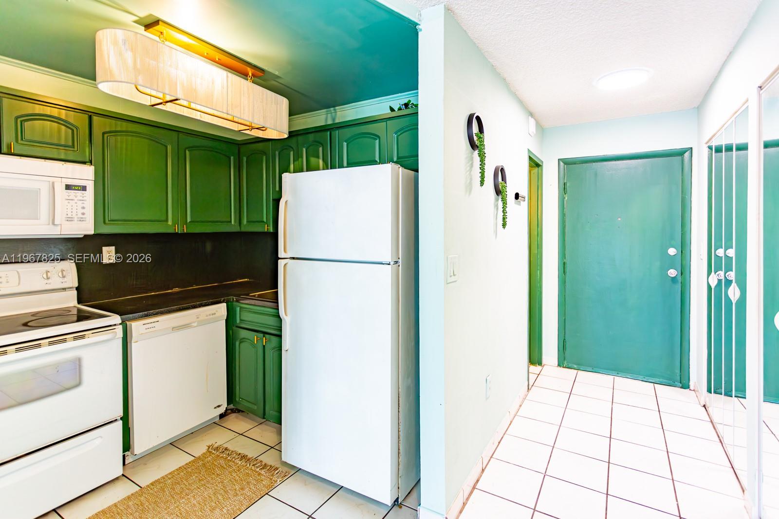 CARLYLE PLAZA CONDO - Residential