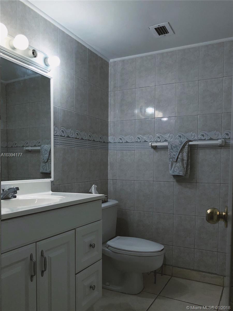 ¤PLAZA TOWERS SOUTH COND - Residential Lease