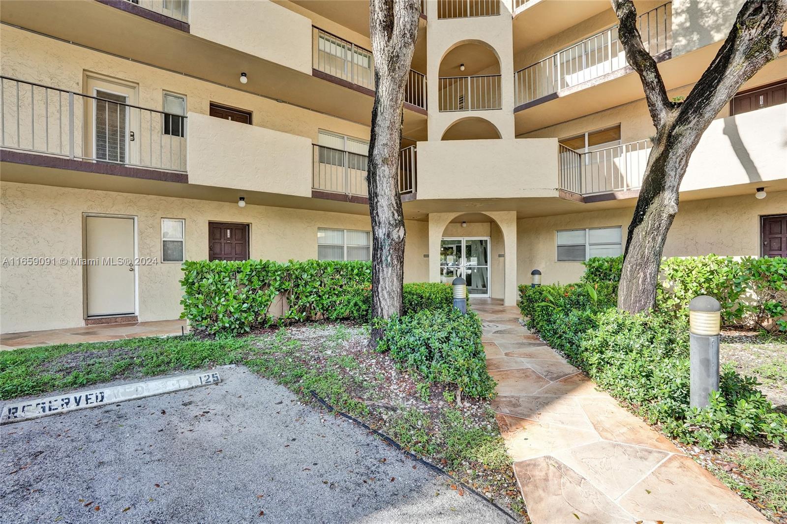 6061 N Falls Cir Dr 110, Lauderhill, Miami-Dade County, Florida - 2 Bedrooms  
2 Bathrooms - 