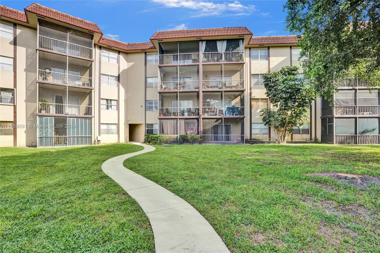 FALLS OF INVERRARY - Residential