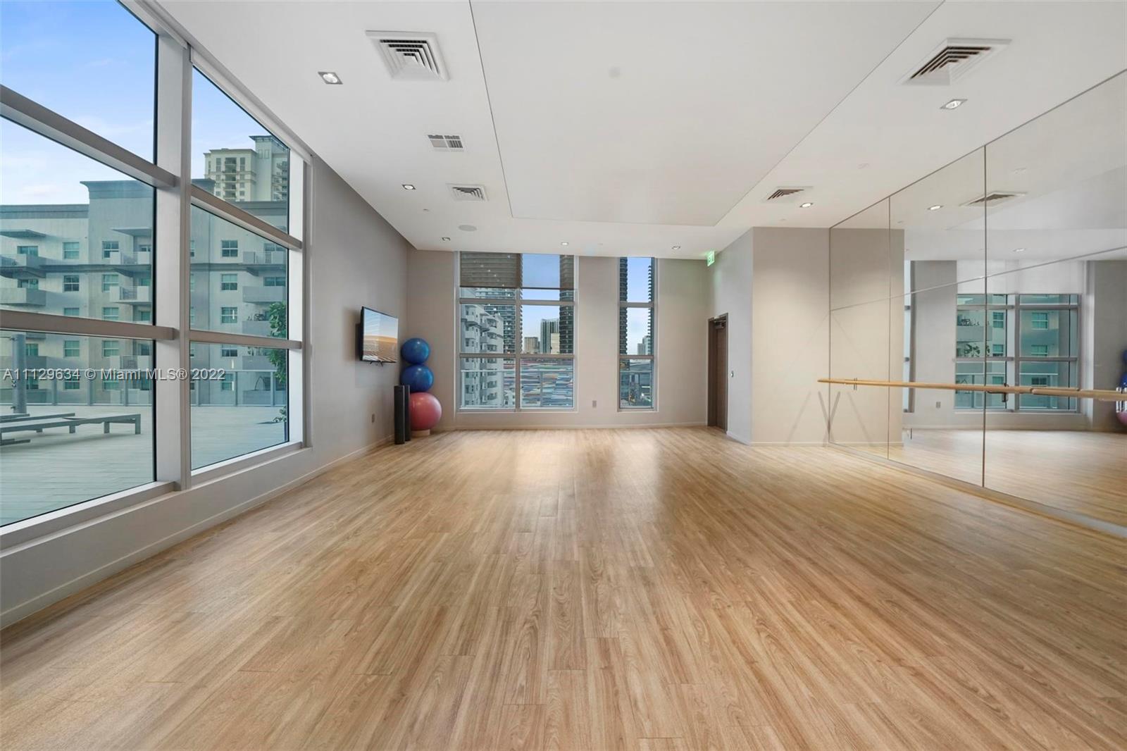 1100 MILLECENTO RESIDENCE - Residential