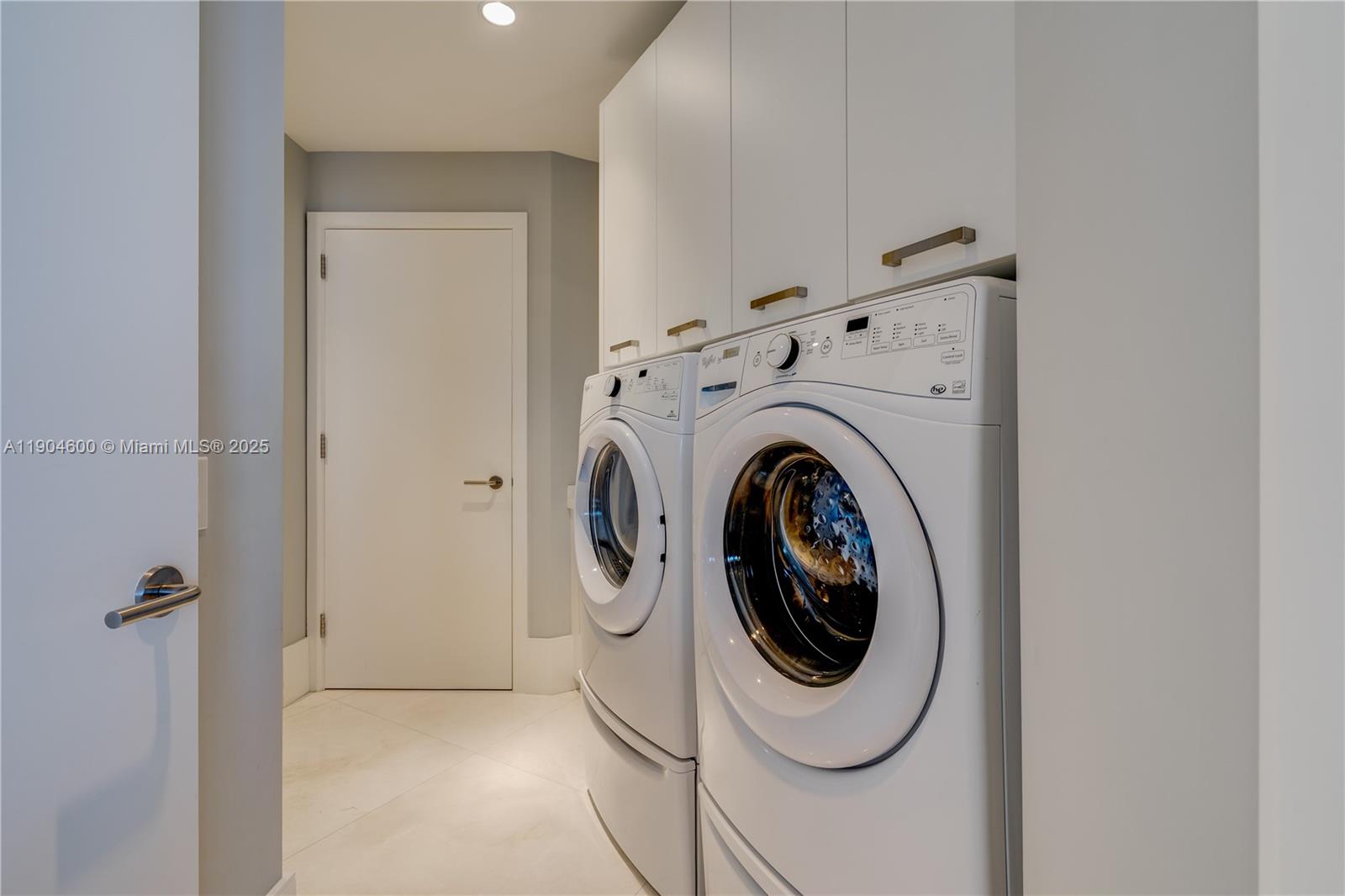 Porsche Design Tower - Residential Lease