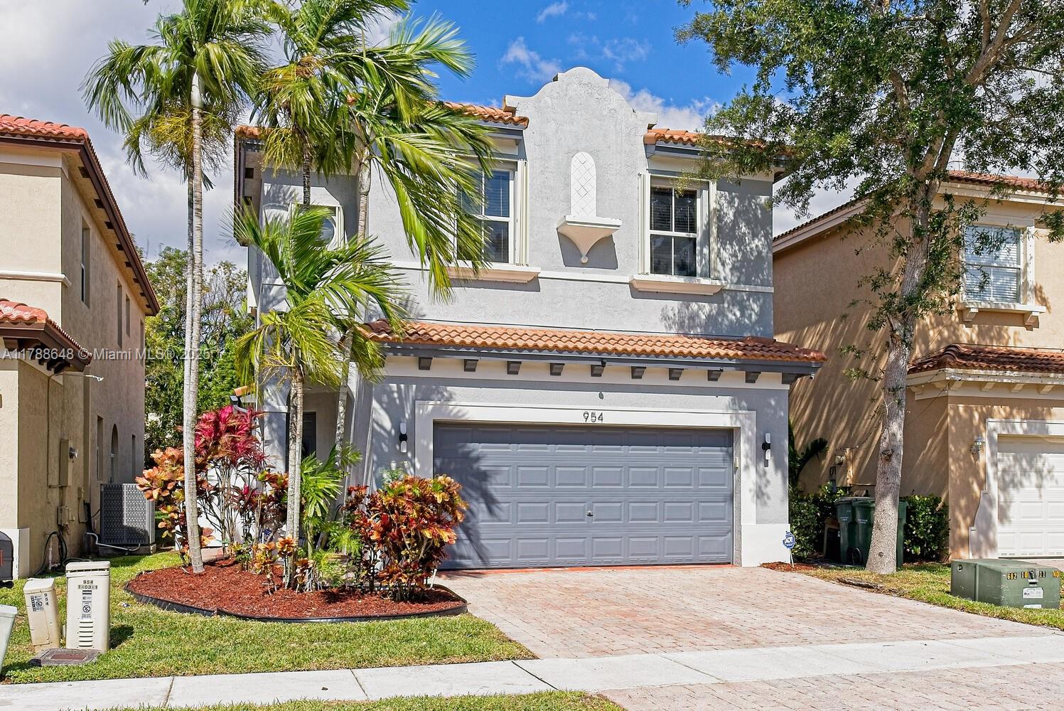 954 Ne 37th Ave, Homestead, Miami-Dade County, Florida - 3 Bedrooms  
2 Bathrooms - 