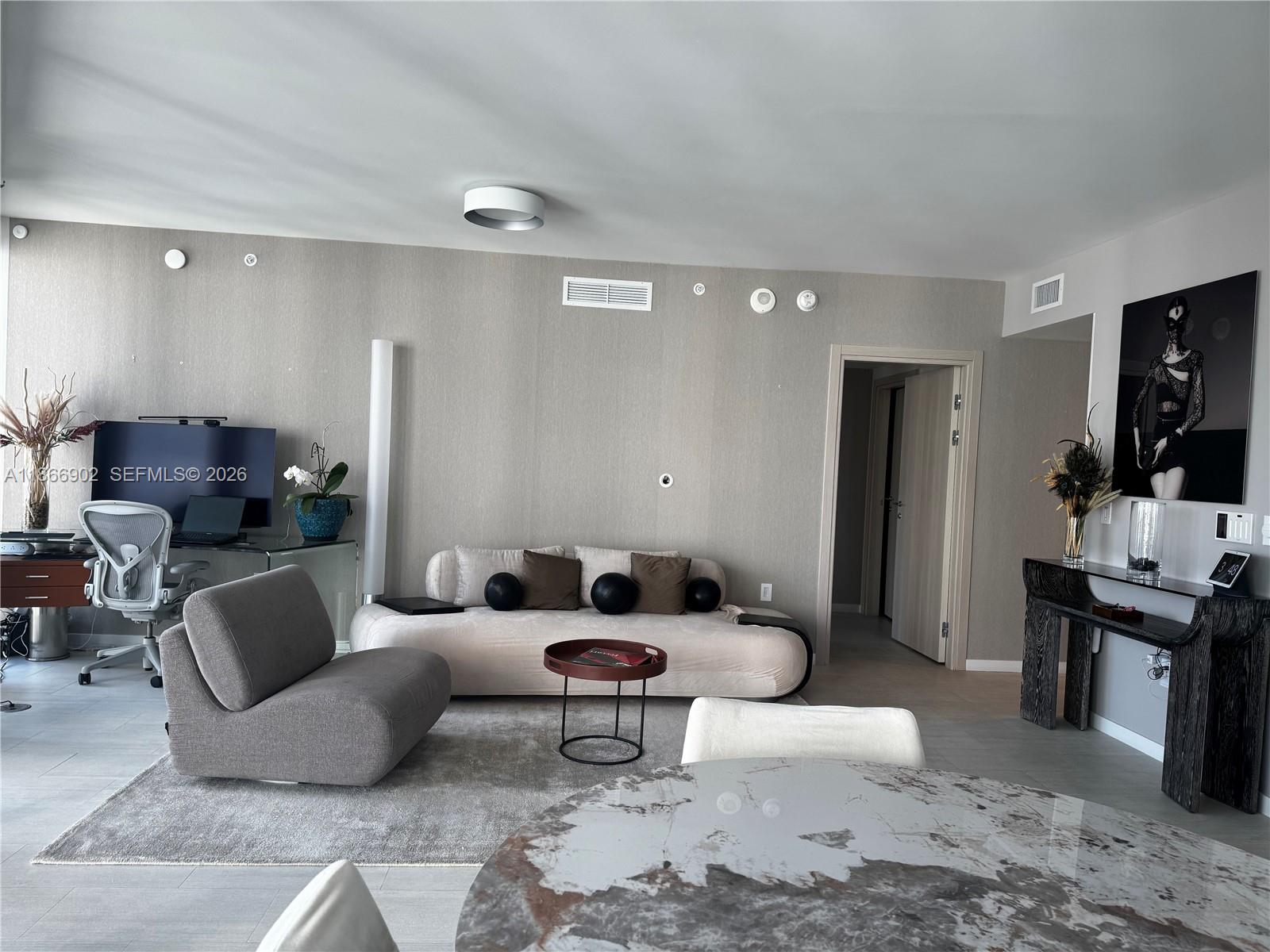 1000 Brickell Plz 2301