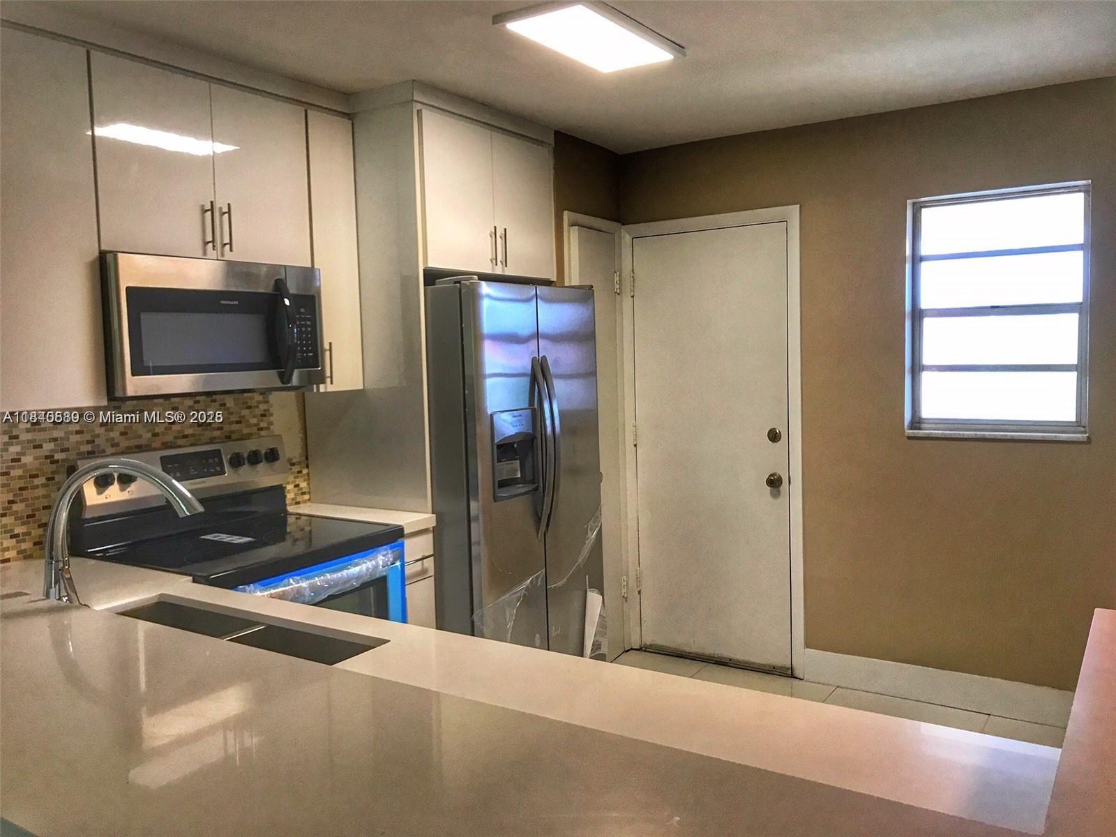 Move-in ready! This spacious and beautifully remodeled 954 sq ft condo is located on the third floor and features 1 bedroom, 1 bathroom, and a stylish open-concept kitchen with quartz countertops and stainless-steel appliances. The private enclosed balcony adds a flexible space perfect as a guest room, office, or extra-living area. Prime location:
*Just minutes from Aventura Mall, Skylake Mall, supermarkets, and more.
*Direct access to I-95.
*Convenient public transportation nearby.
*Building amenities: Pool, gym, clubhouse, and green spaces.