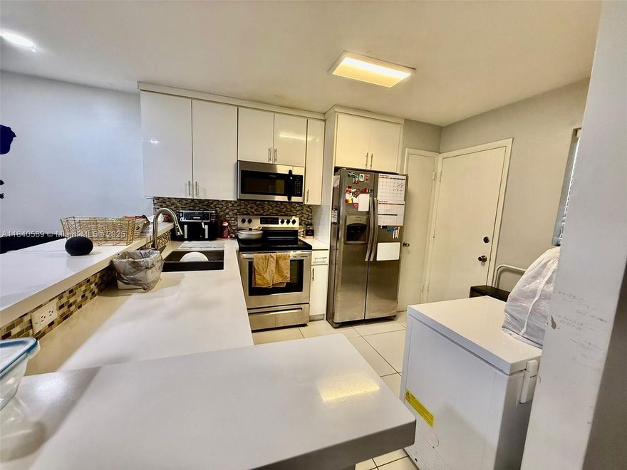 INVESTMENT PROPERTY! It is rented with a good tenant. Text me for more info.This spacious and beautifully remodeled 954 sq ft condo is located on the third floor and features 1 bedroom, 1 bathroom, and a stylish open-concept kitchen with quartz countertops and stainless-steel appliances. The private enclosed balcony adds a flexible space perfect as a guest room, office, or extra-living area. Prime location:
*Just minutes from Aventura Mall, Skylake Mall, supermarkets, and more.
*Direct access to I-95.
*Convenient public transportation nearby.
*Building amenities: Pool, gym, clubhouse, and green spaces.