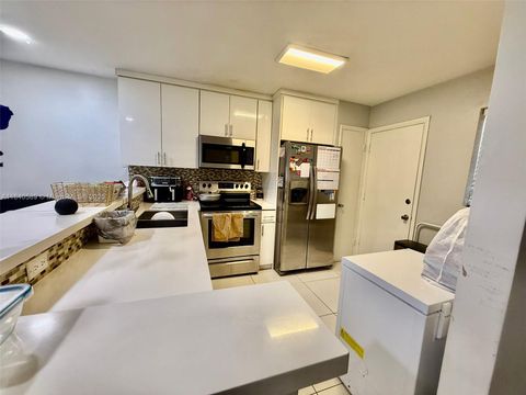 1400 NE 191st St 323 Miami FL 33179
