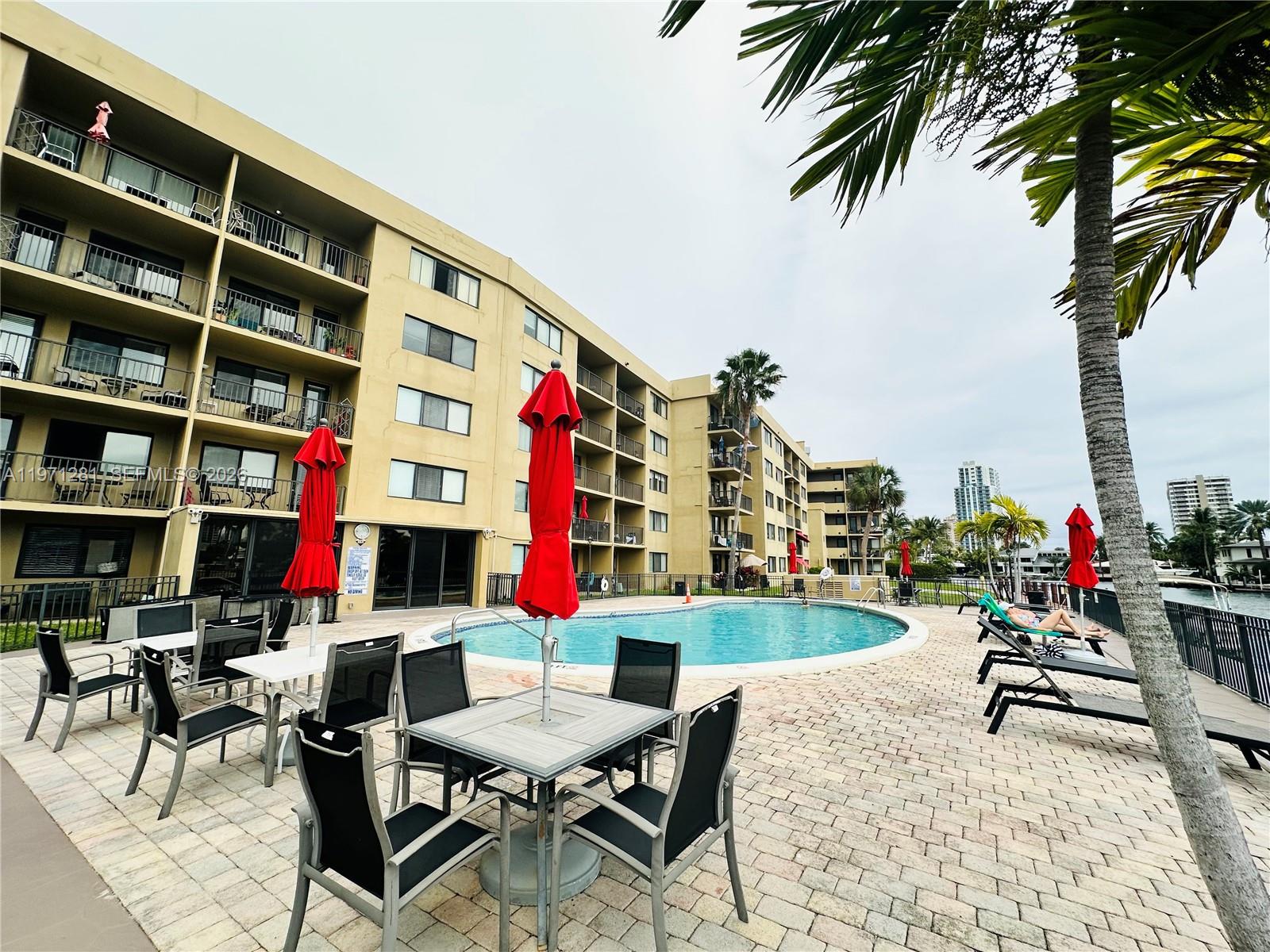 YACHT CLUB CONDO (THE) - Residential