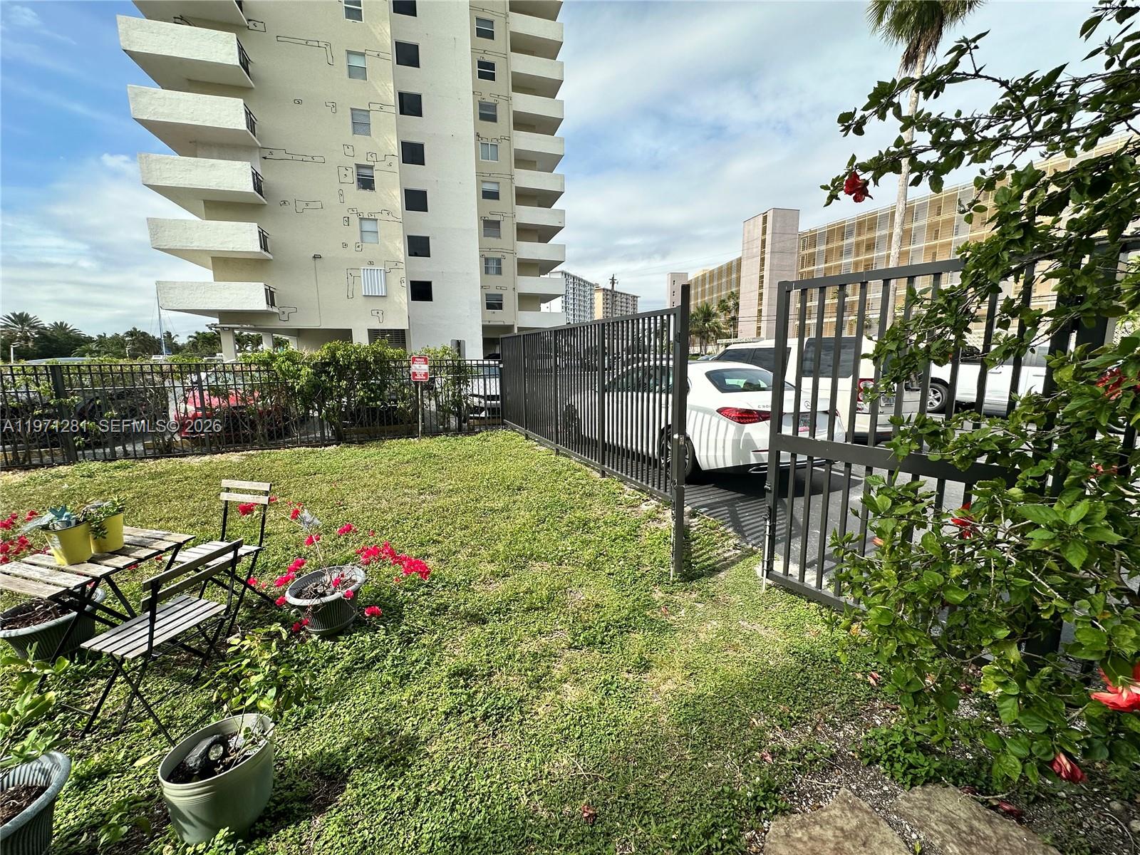 YACHT CLUB CONDO (THE) - Residential