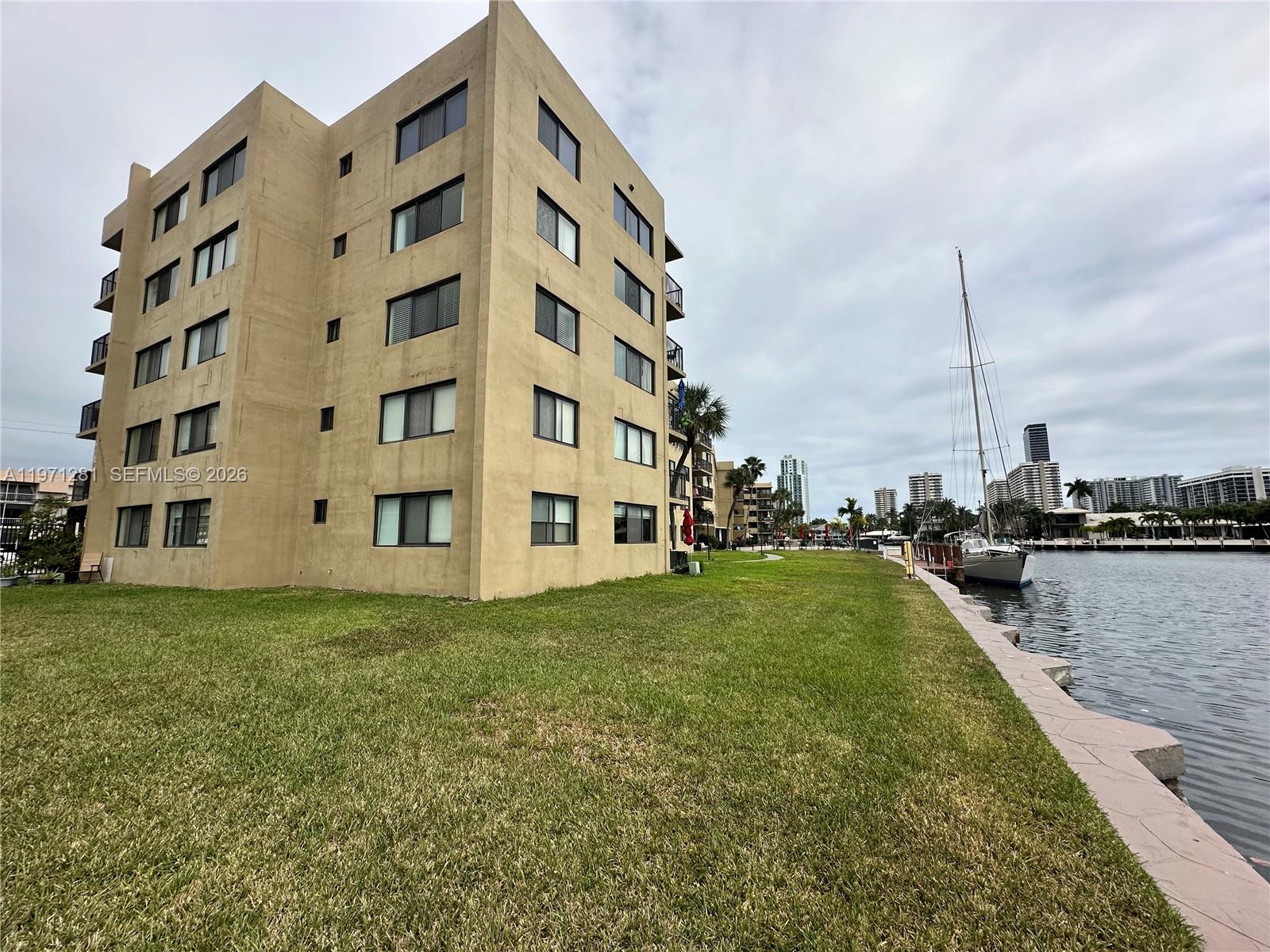 YACHT CLUB CONDO (THE) - Residential