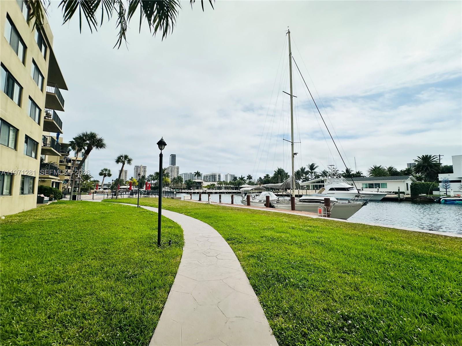 YACHT CLUB CONDO (THE) - Residential