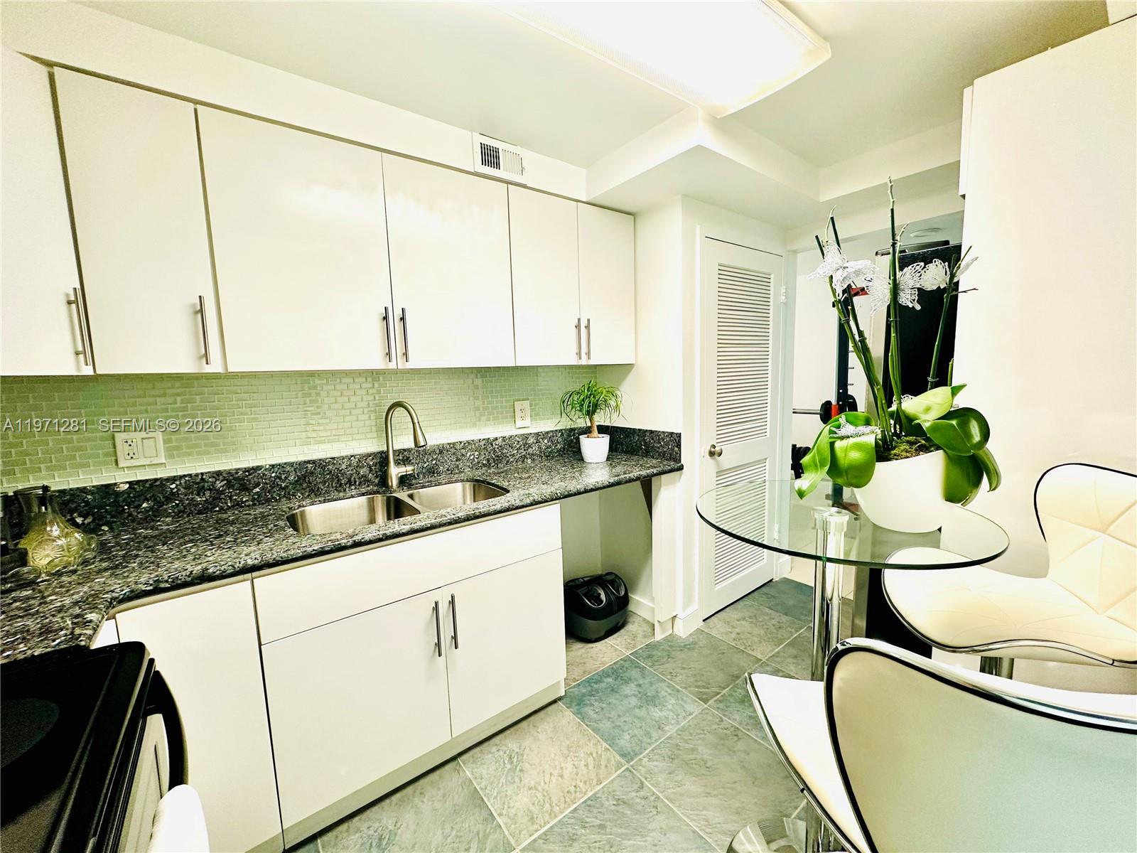 YACHT CLUB CONDO (THE) - Residential