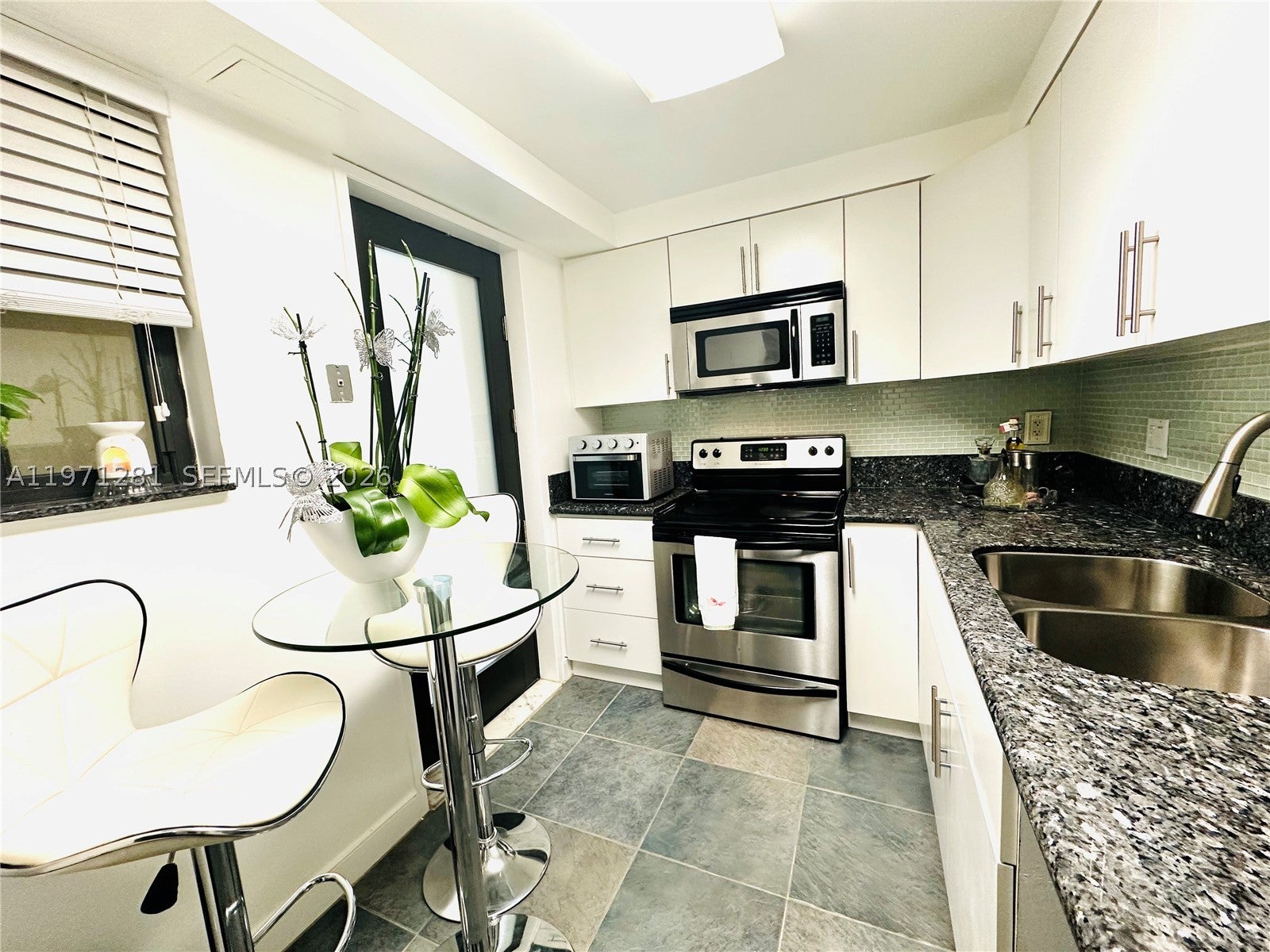 301 Golden Isles Dr 114