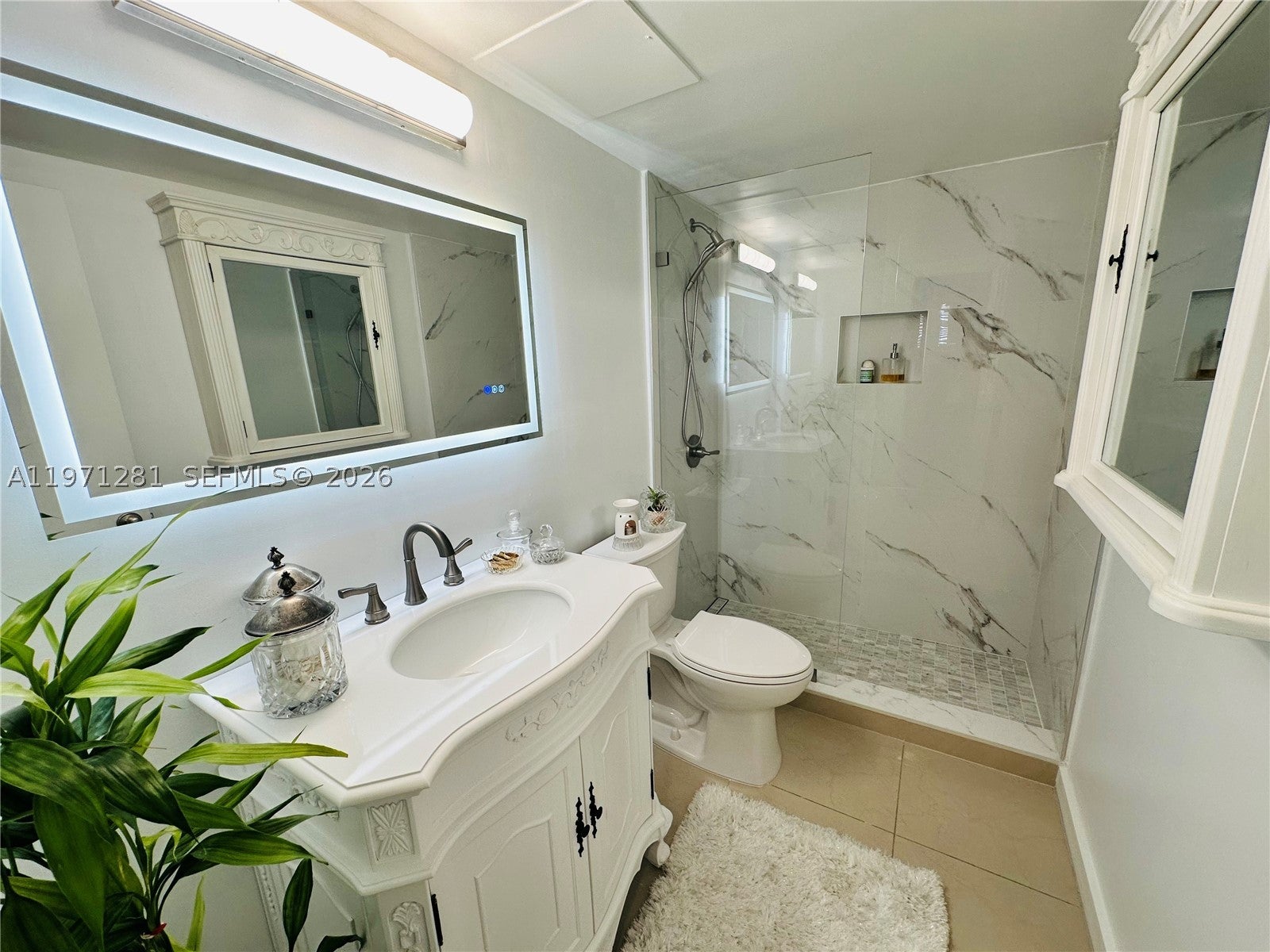 301 Golden Isles Dr 114, Hallandale Beach FL 33009