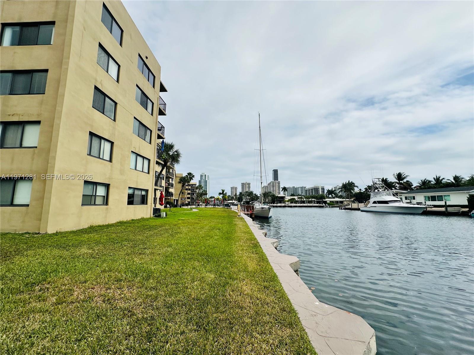 YACHT CLUB CONDO (THE) - Residential