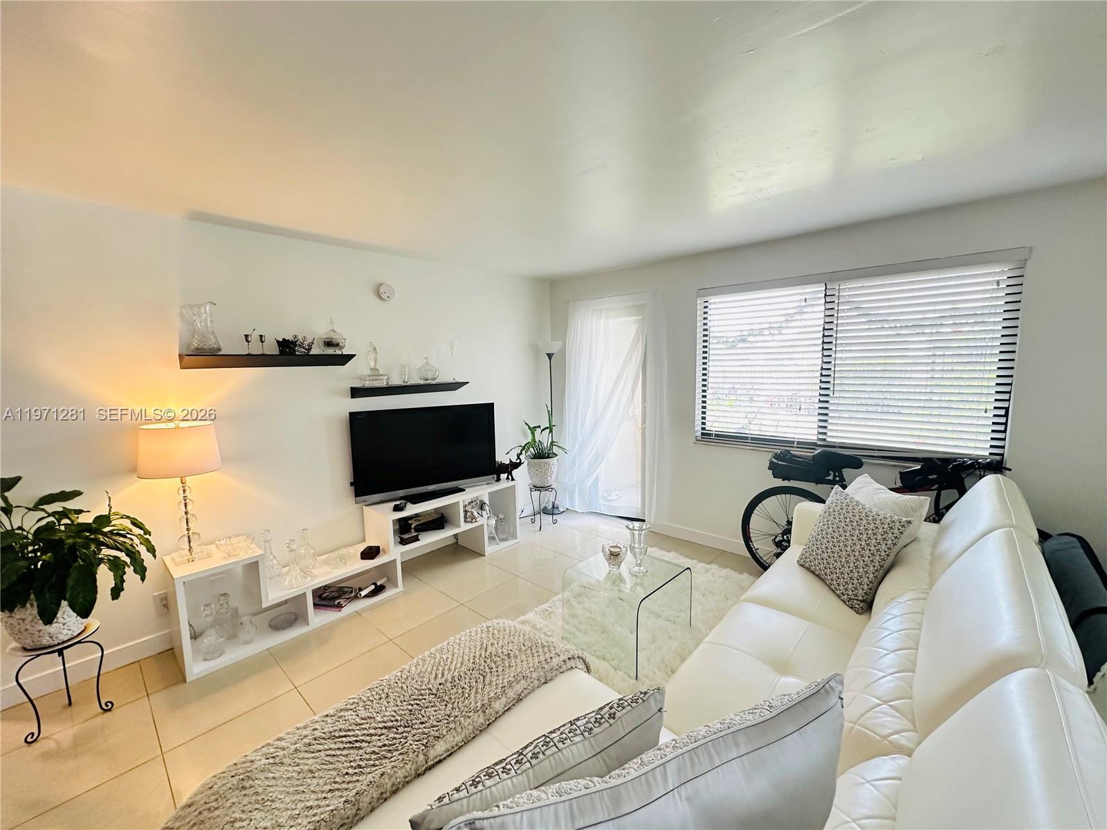 YACHT CLUB CONDO (THE) - Residential