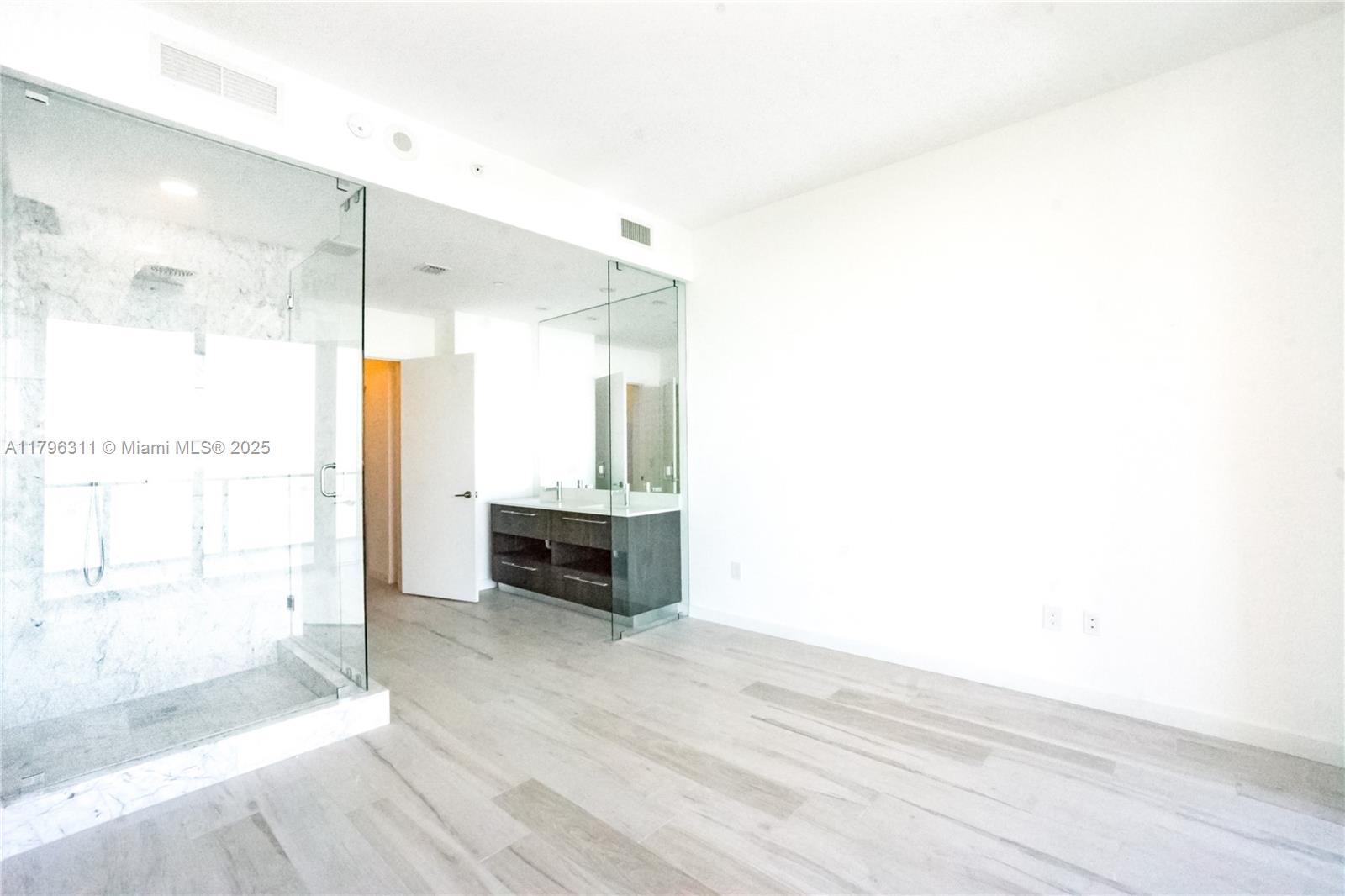 GRAN PARAISO CONDO - Residential