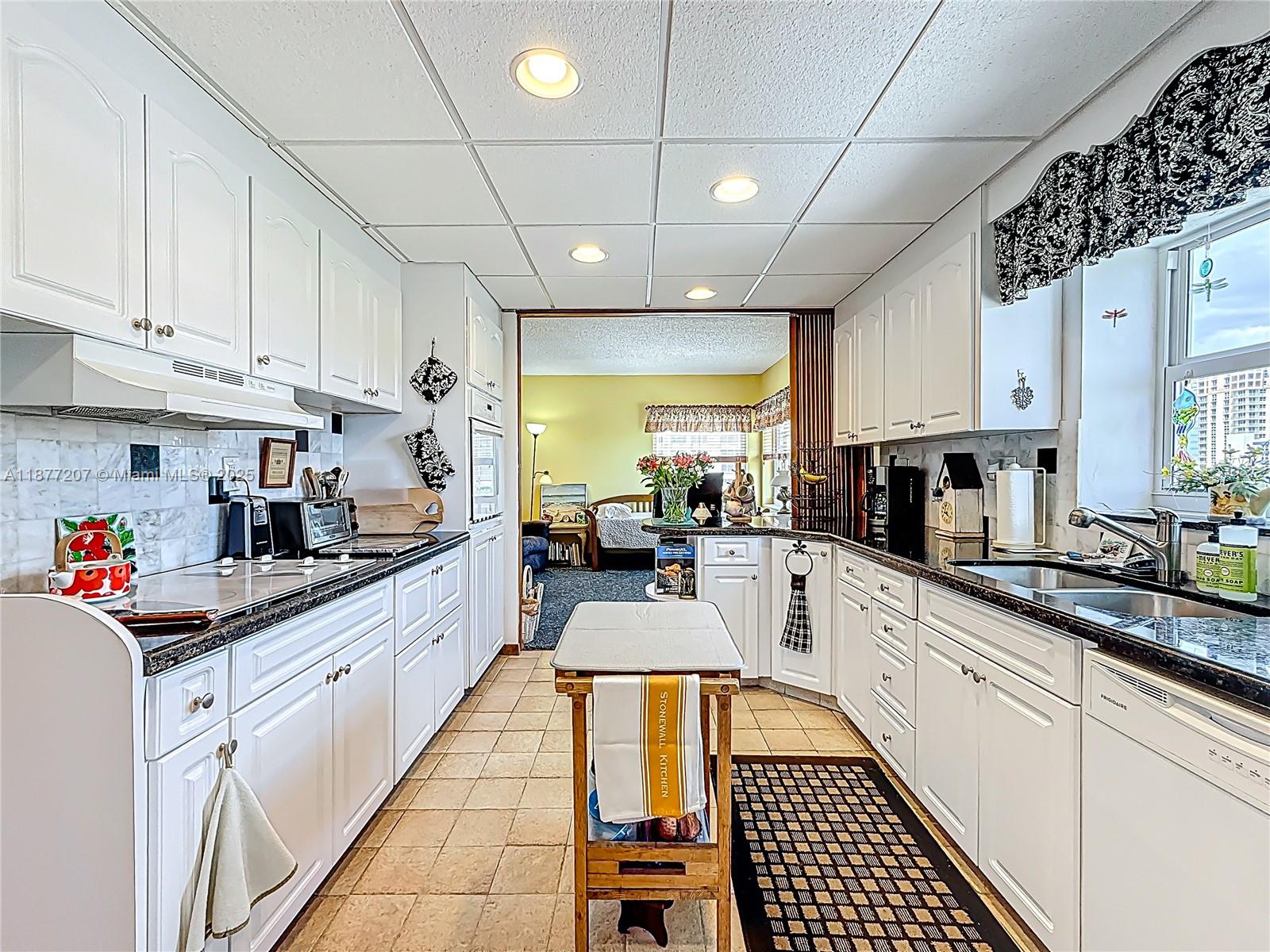 GOLDEN BAY TOWERS CO-OP - Residential