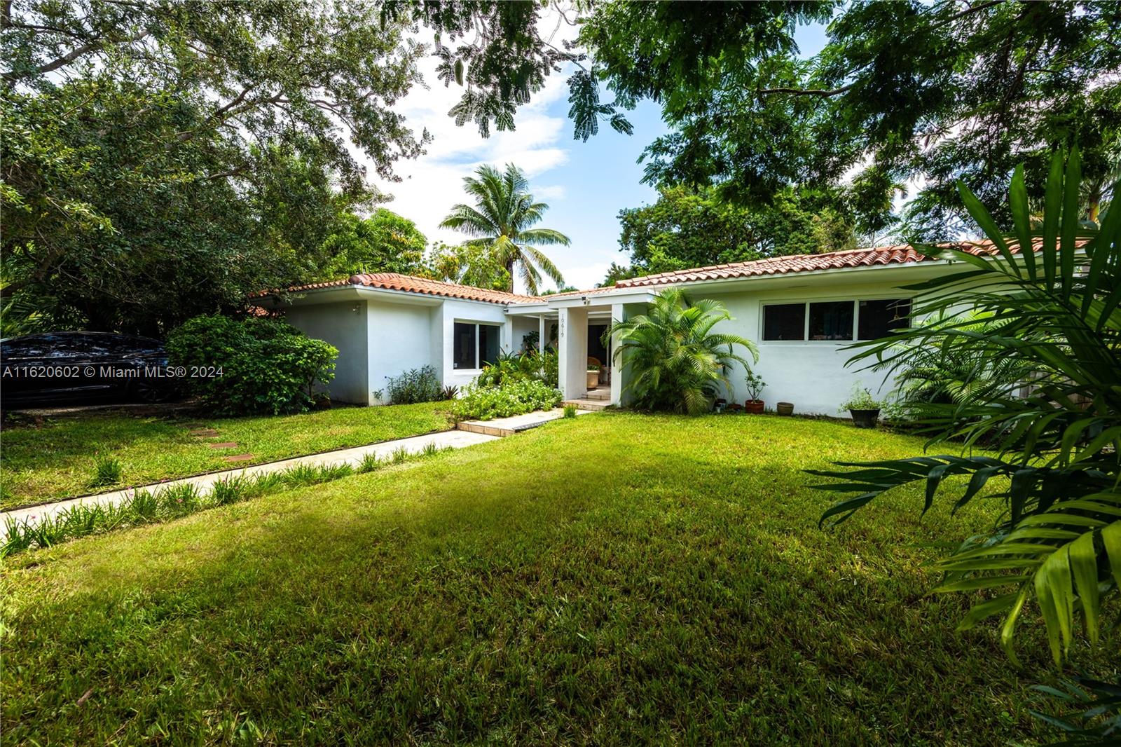 Stunning and spacious sprawling one-story home on large tree-filled lot in excellent location in Miami Shores Estates. Outstanding floor plan with open and airy living areas, partially open upgraded kitchen, large bedrooms with en-suite baths. Stunning terrazzo and Cuban tile floors, large impact windows and sliding doors allowing for lots of natural light, newer kitchen ideal for cooking and entertaining in style, large master with spa-like bath. Spacious, quiet and private backyard with plenty of room for a pool. Florida living in style in superb location close to beaches, airport, Design District and Downtown.