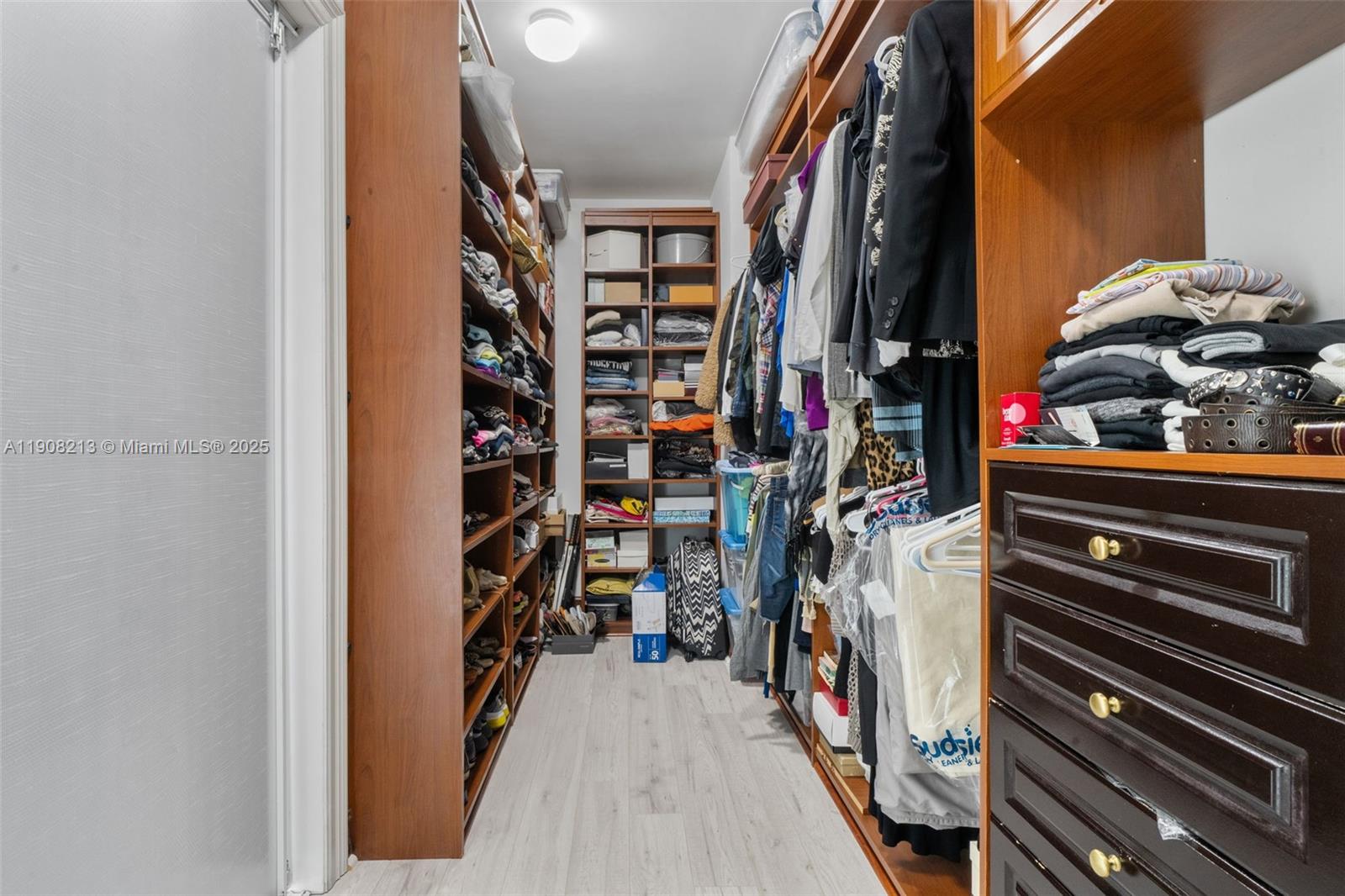 THE PENINSULA CONDO - Residential