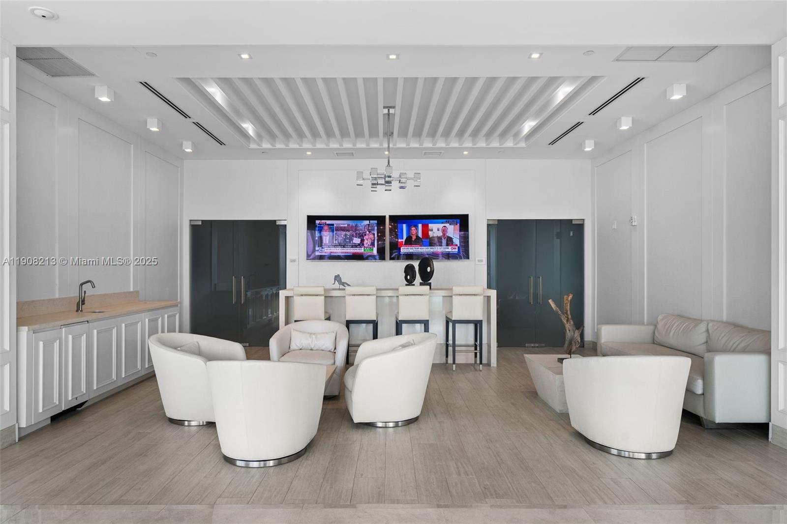 THE PENINSULA CONDO - Residential