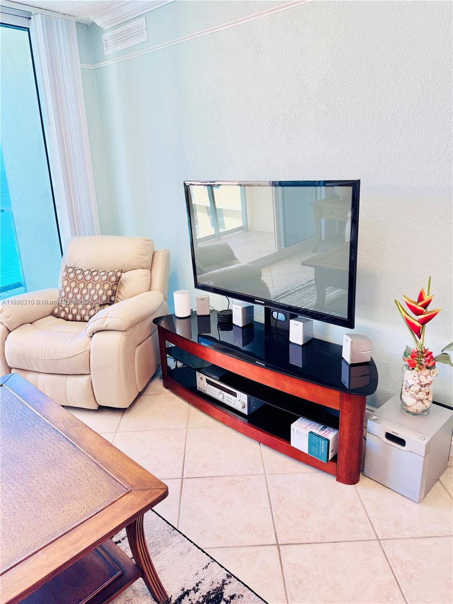 WAVE CONDO - Residential Lease