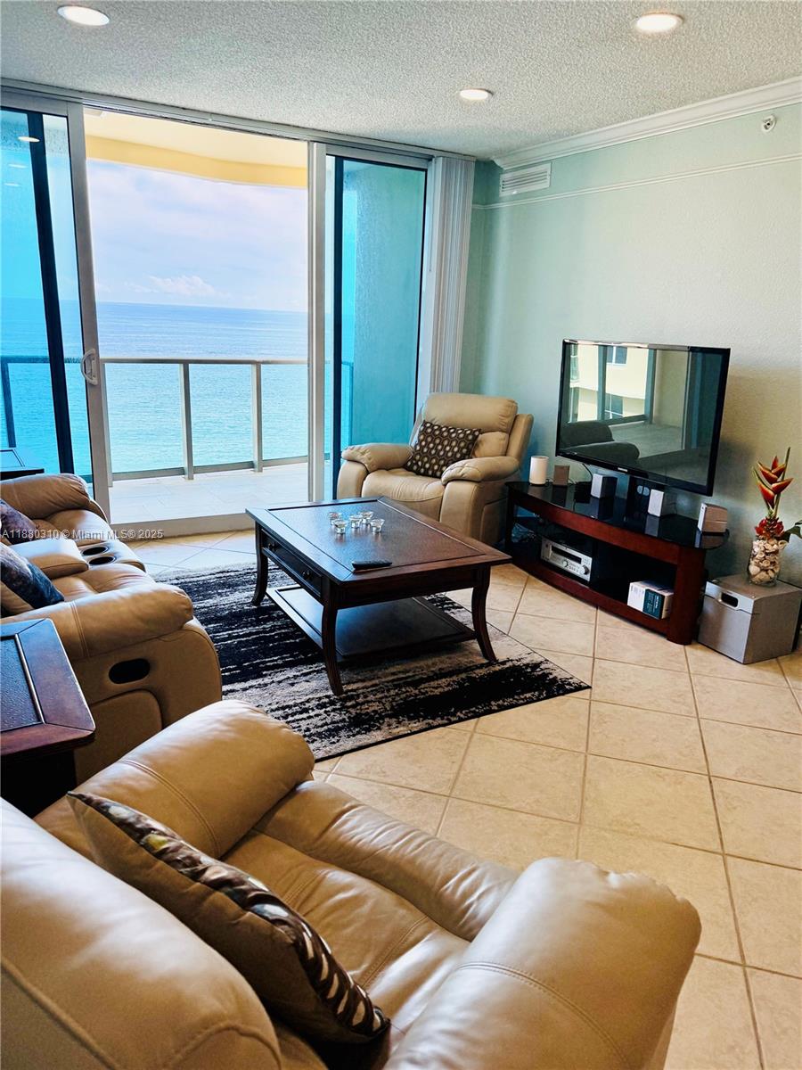 WAVE CONDO - Residential Lease