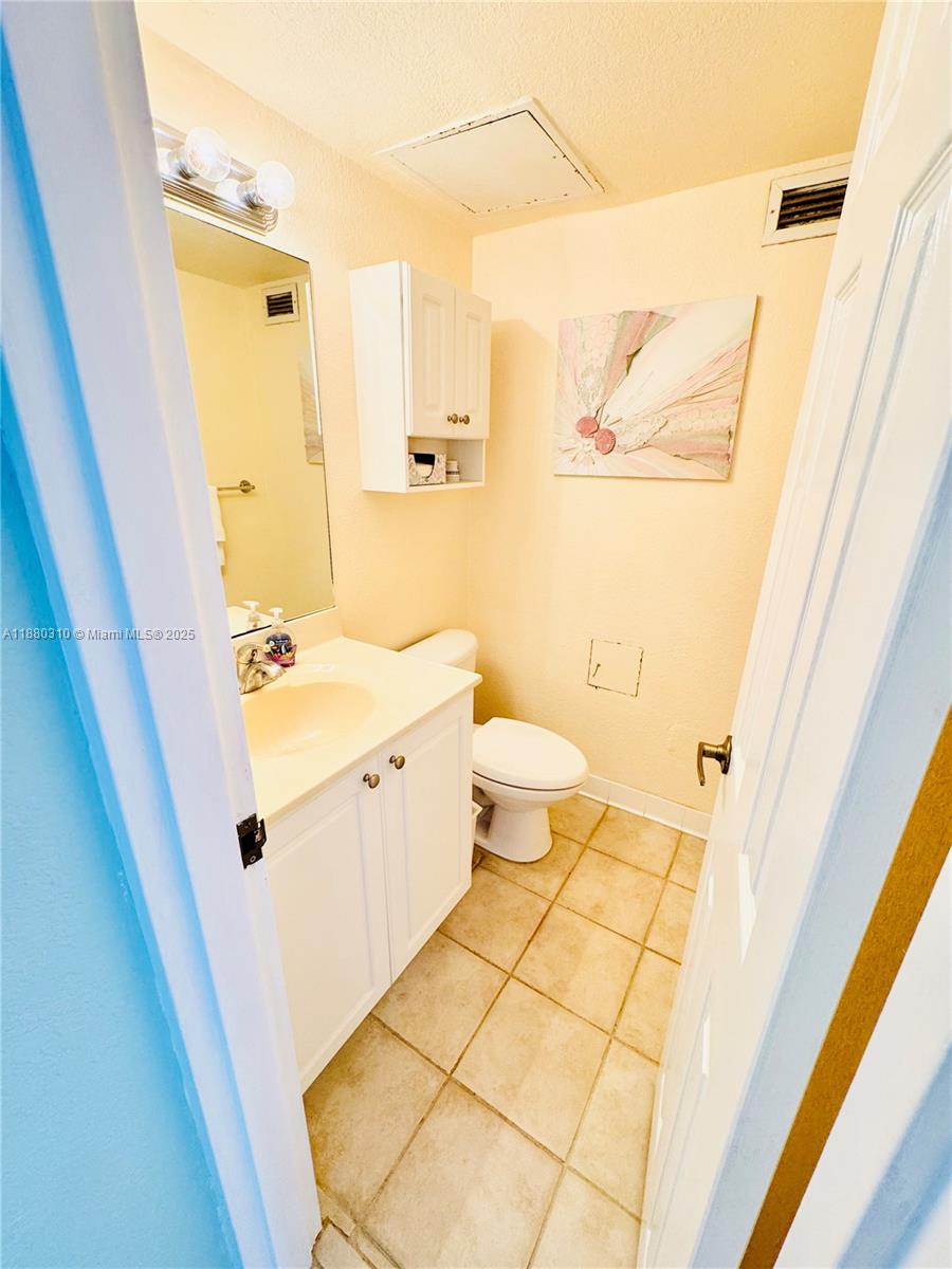 WAVE CONDO - Residential Lease