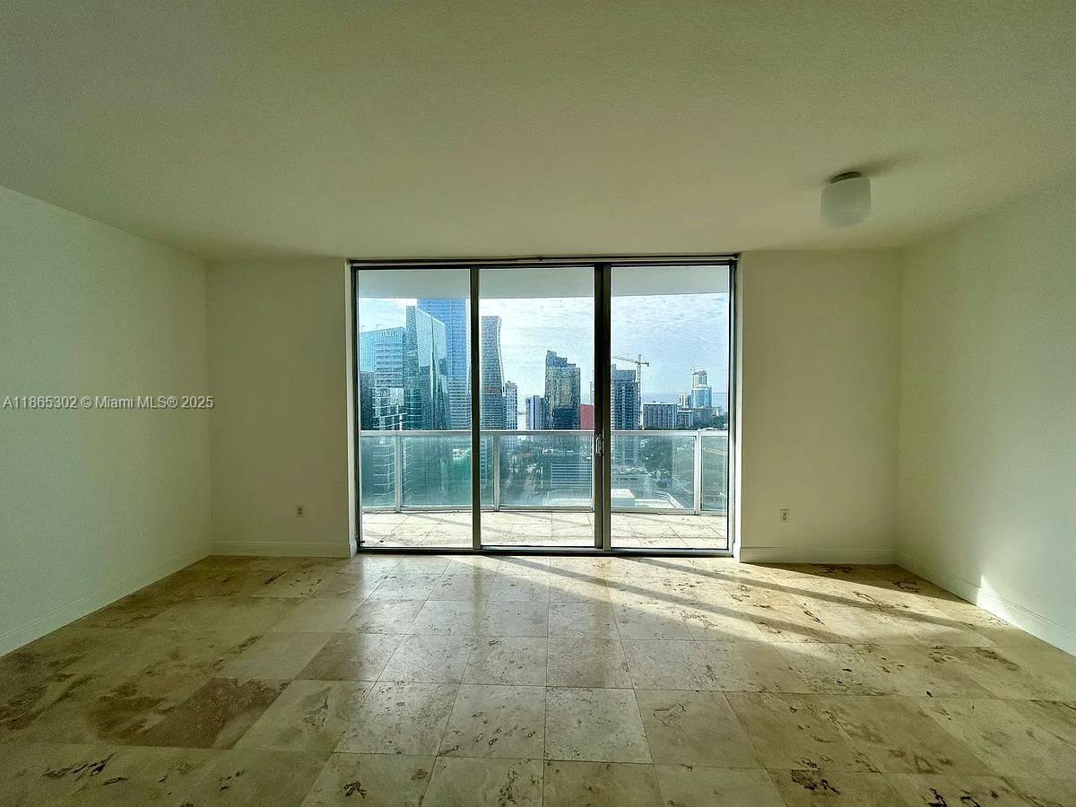 Building under remodelation: pool closed, balconies locked. 24h concierge, valet, one assigned parking. Easy to show, text/call LA for instructions.
Rented until March 2026 at $2,400/month.