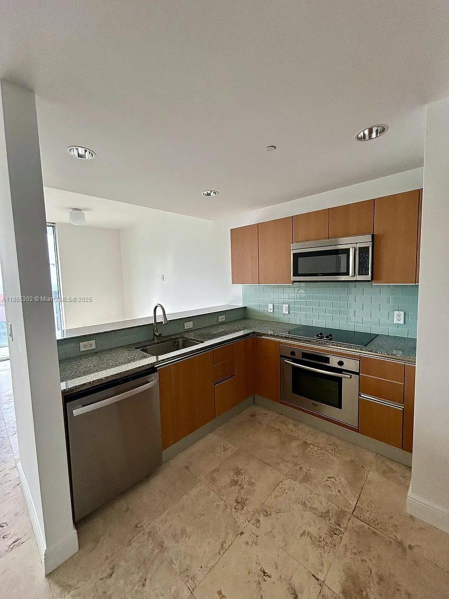 1060 Brickell Ave 3309