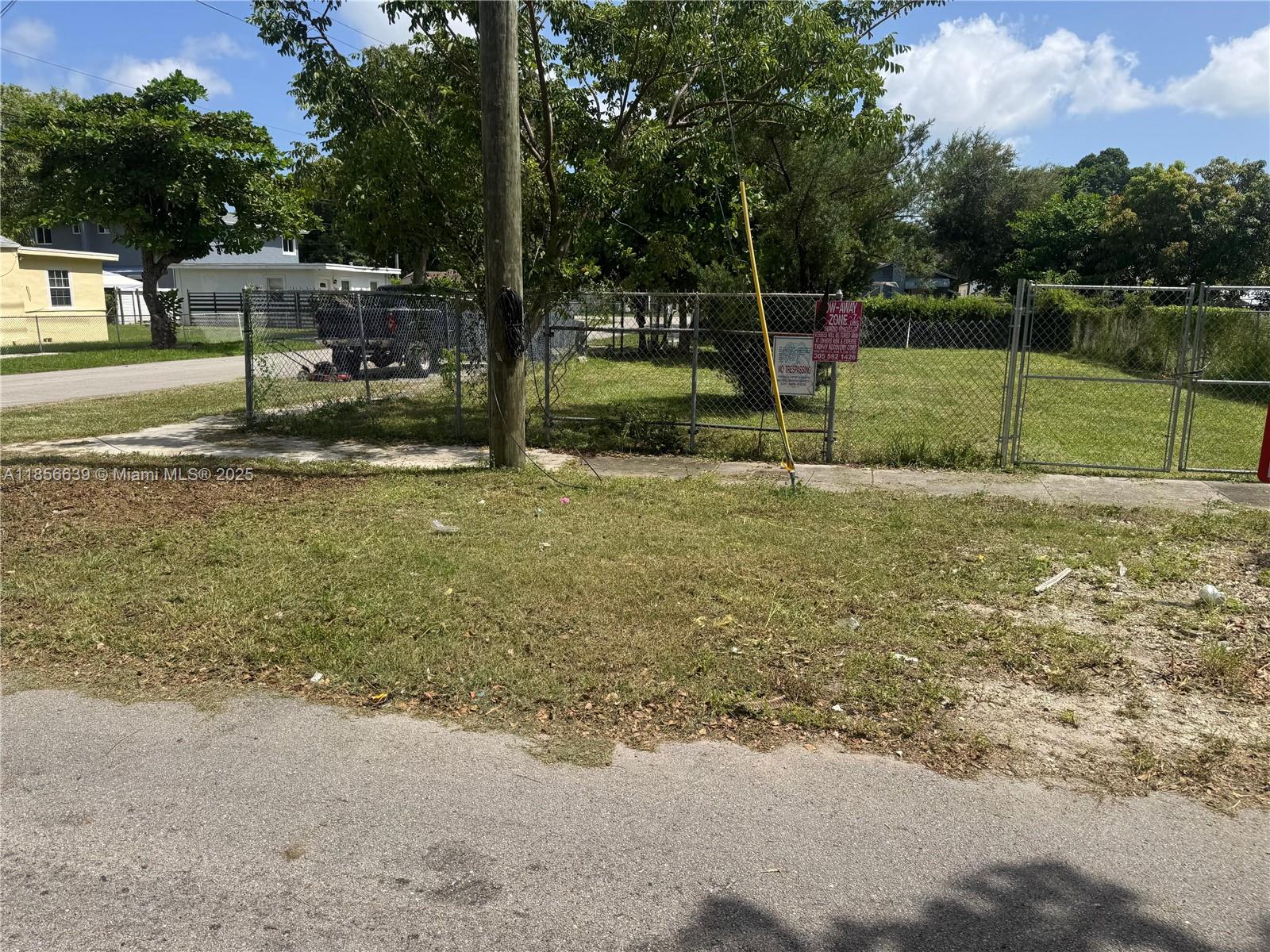N MIAMI ESTATES - Land