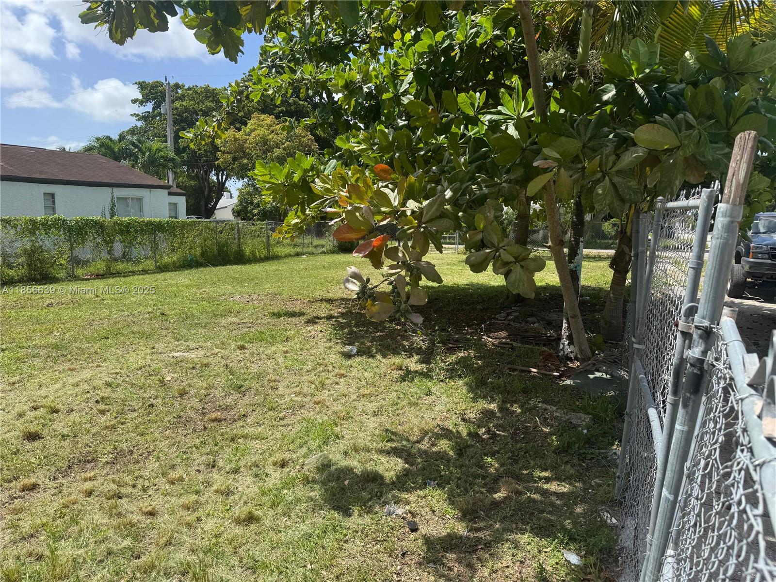 N MIAMI ESTATES - Land