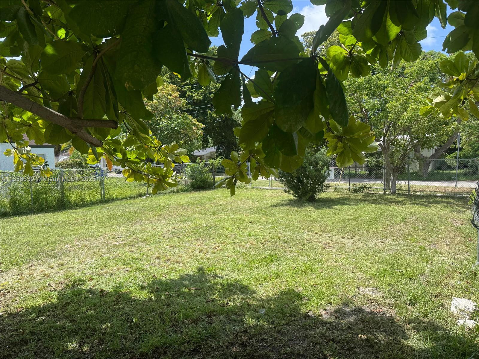 N MIAMI ESTATES - Land