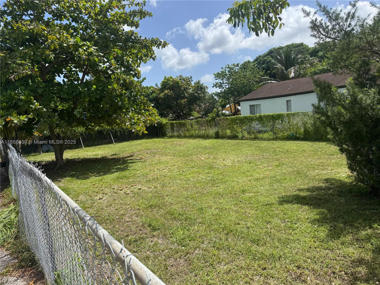 N MIAMI ESTATES - Land