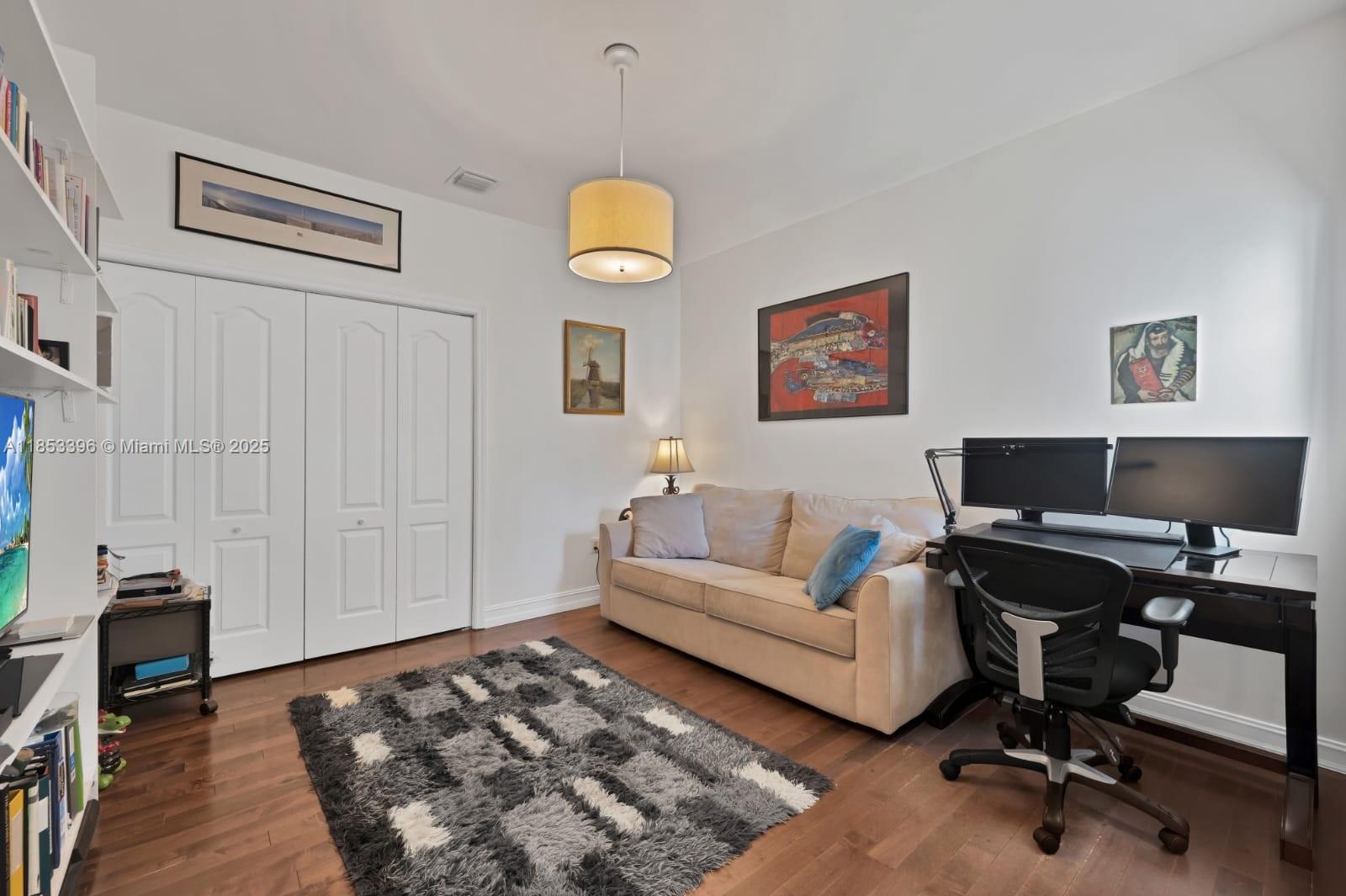 AVENTURA BAY TOWNHOMES - Residential