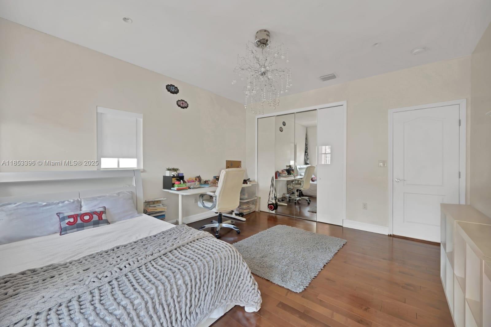 AVENTURA BAY TOWNHOMES - Residential