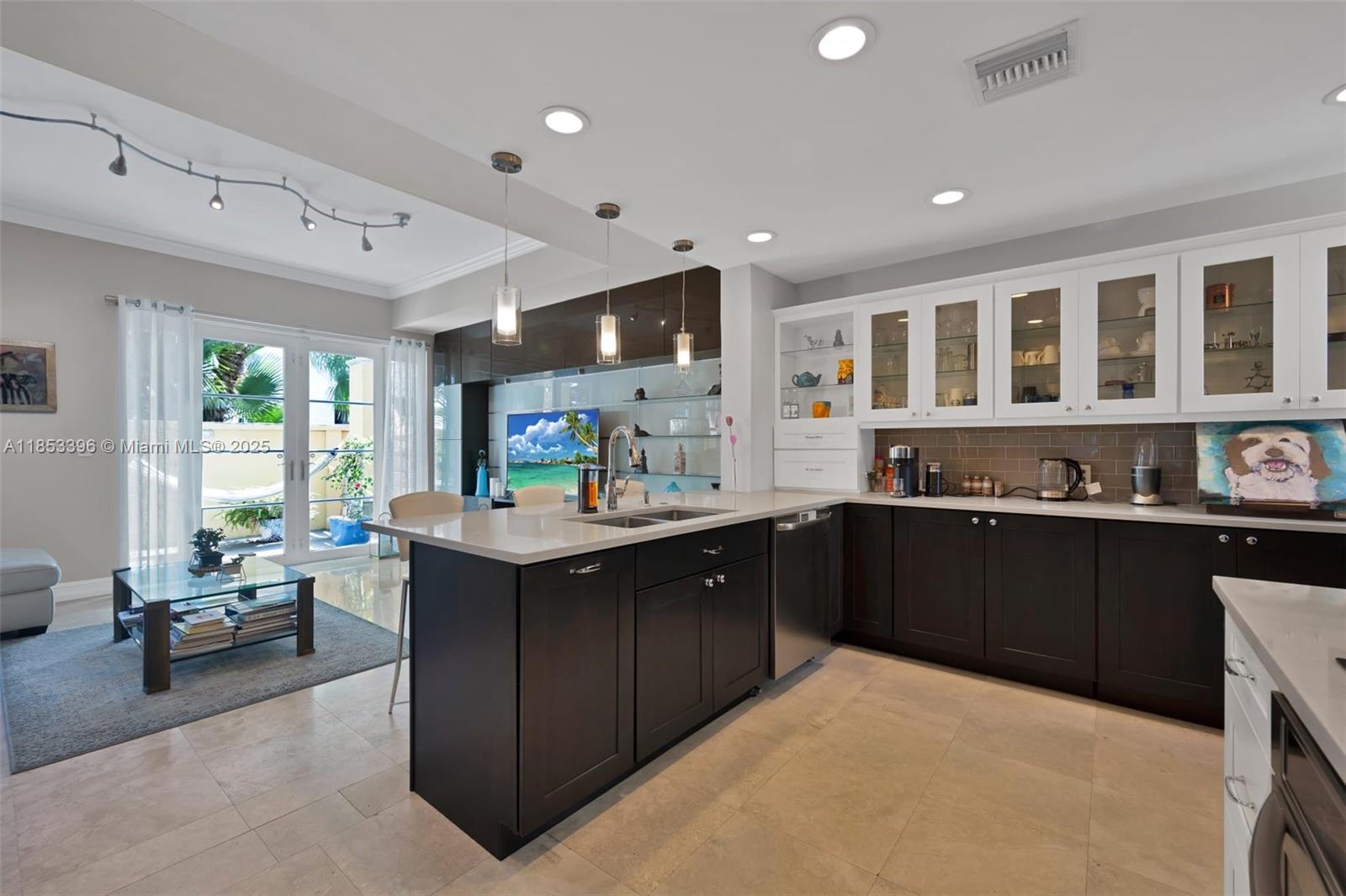 AVENTURA BAY TOWNHOMES - Residential