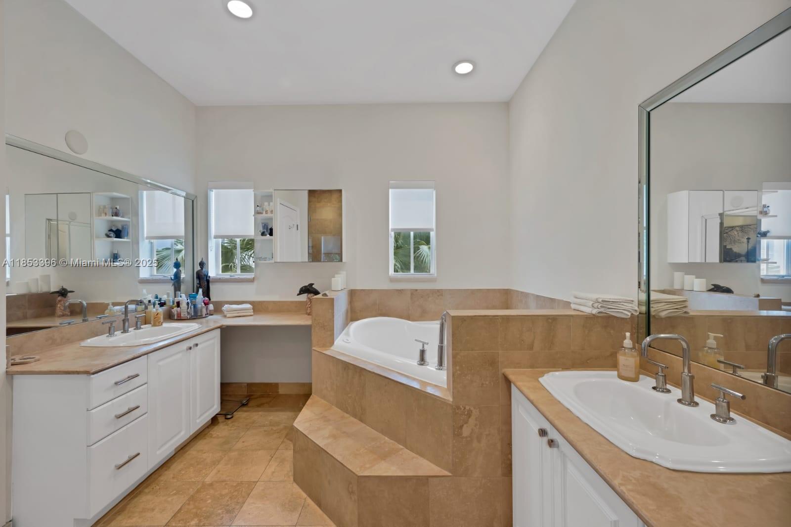 AVENTURA BAY TOWNHOMES - Residential