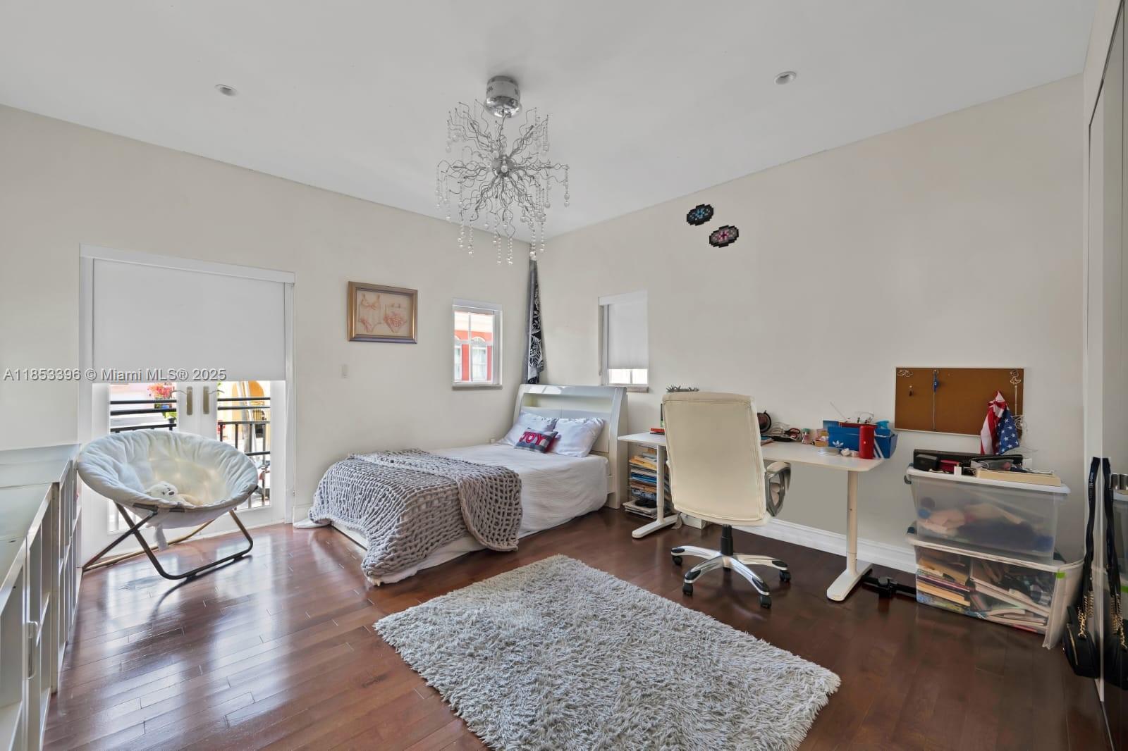 AVENTURA BAY TOWNHOMES - Residential