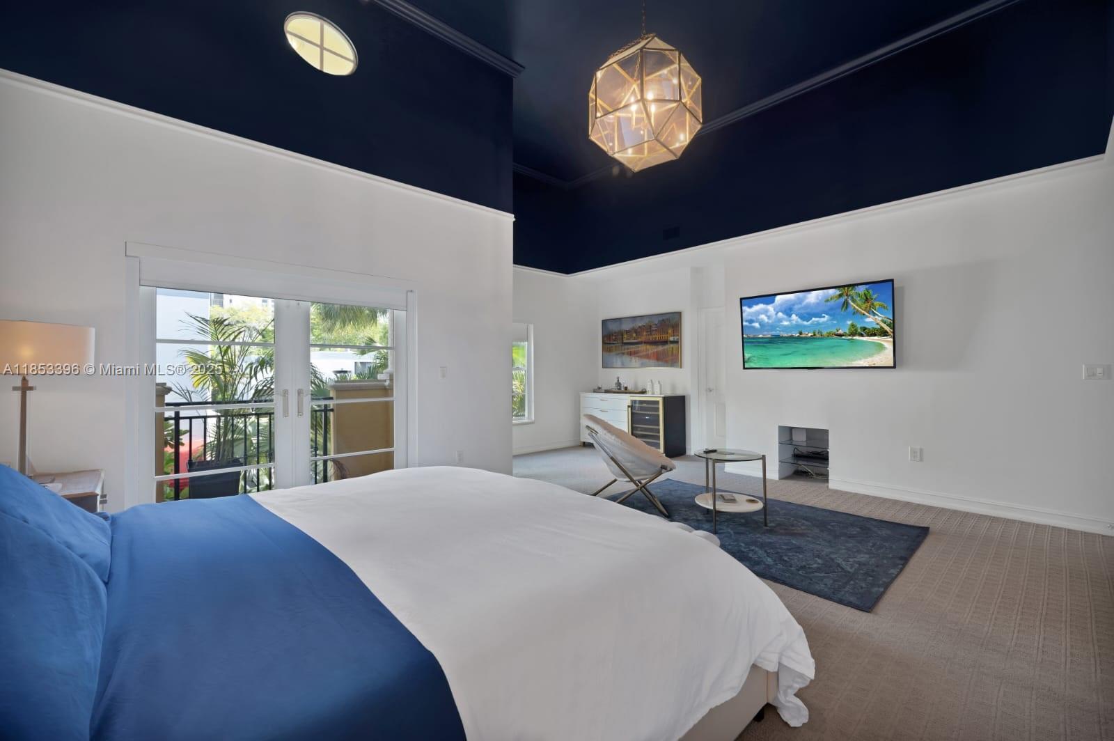 AVENTURA BAY TOWNHOMES - Residential