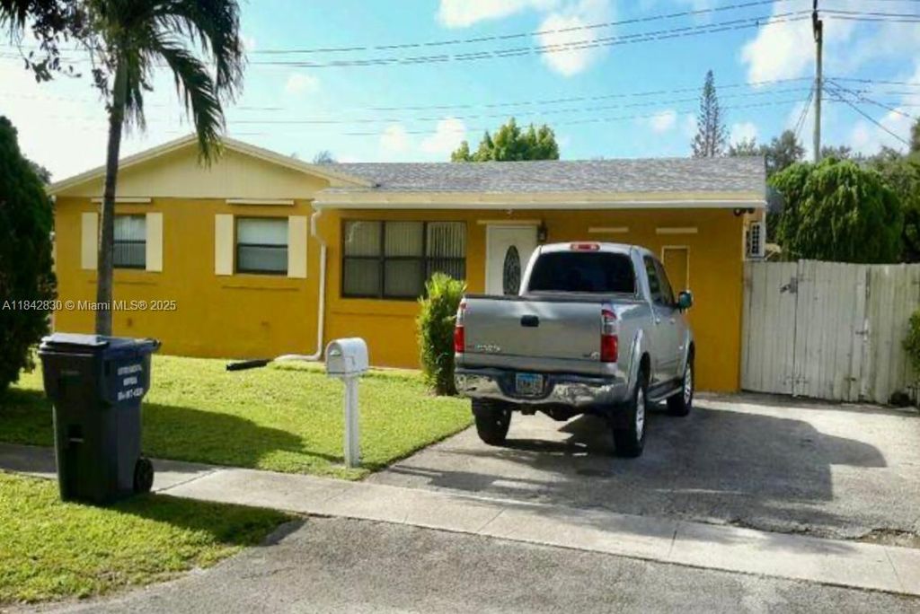 Photo of 6540 Eaton St, Hollywood, FL 33024 (MLS # A11842830)