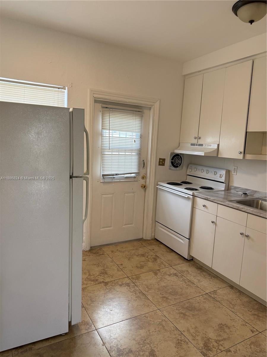 LAWNVIEW - Residential Lease