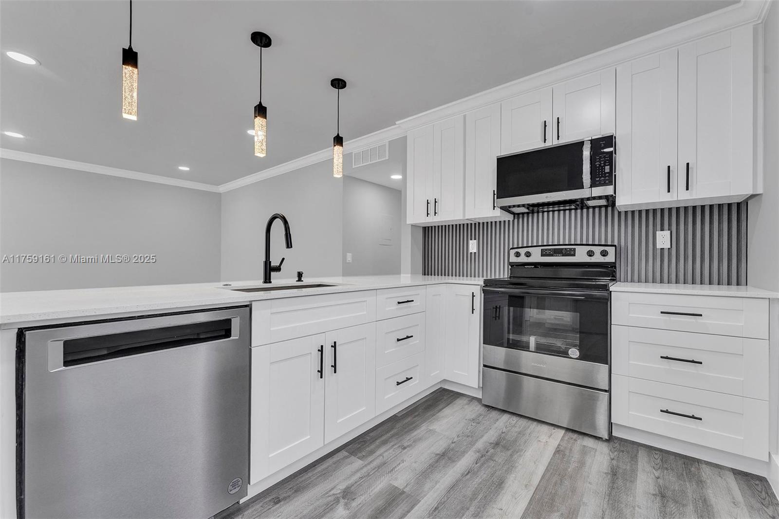 KINGS POINT FLANDERS COND - Residential
