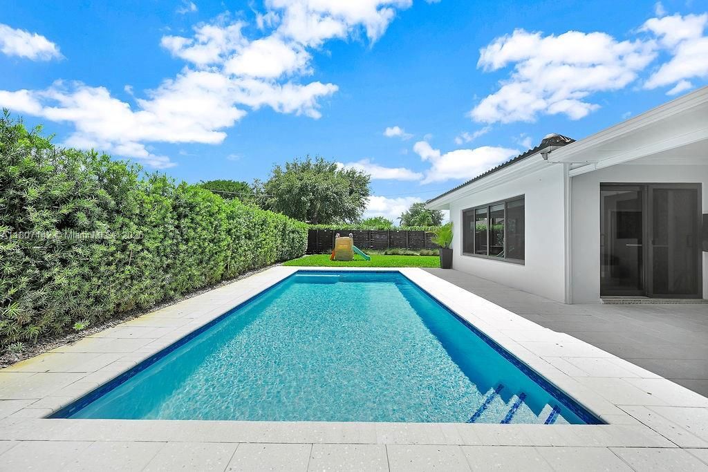 Photo of 3440 NE 17th Ave, Oakland Park, FL 33334 (MLS # A11807142)