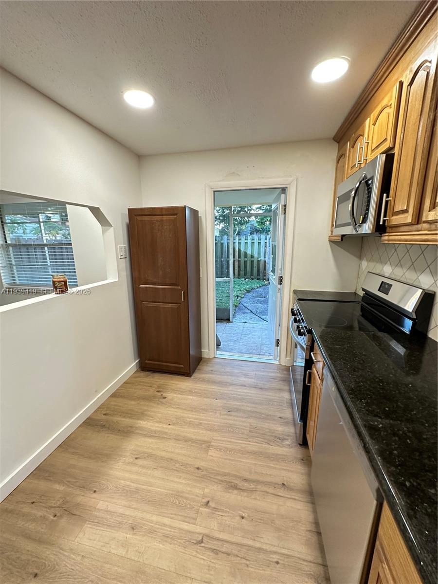 NO 1 PALM-AIRE VILLAGE CO - Residential Lease