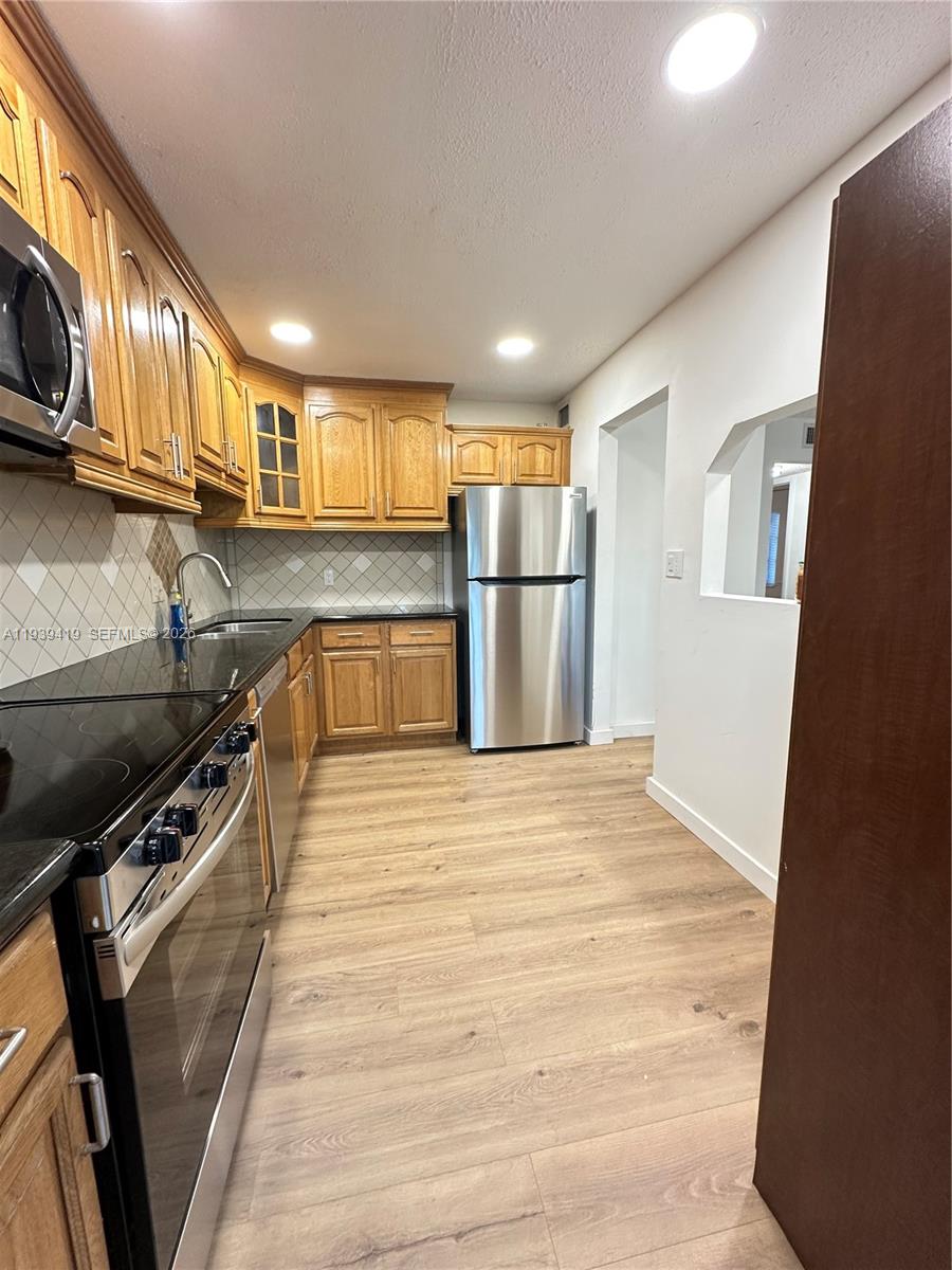 NO 1 PALM-AIRE VILLAGE CO - Residential Lease