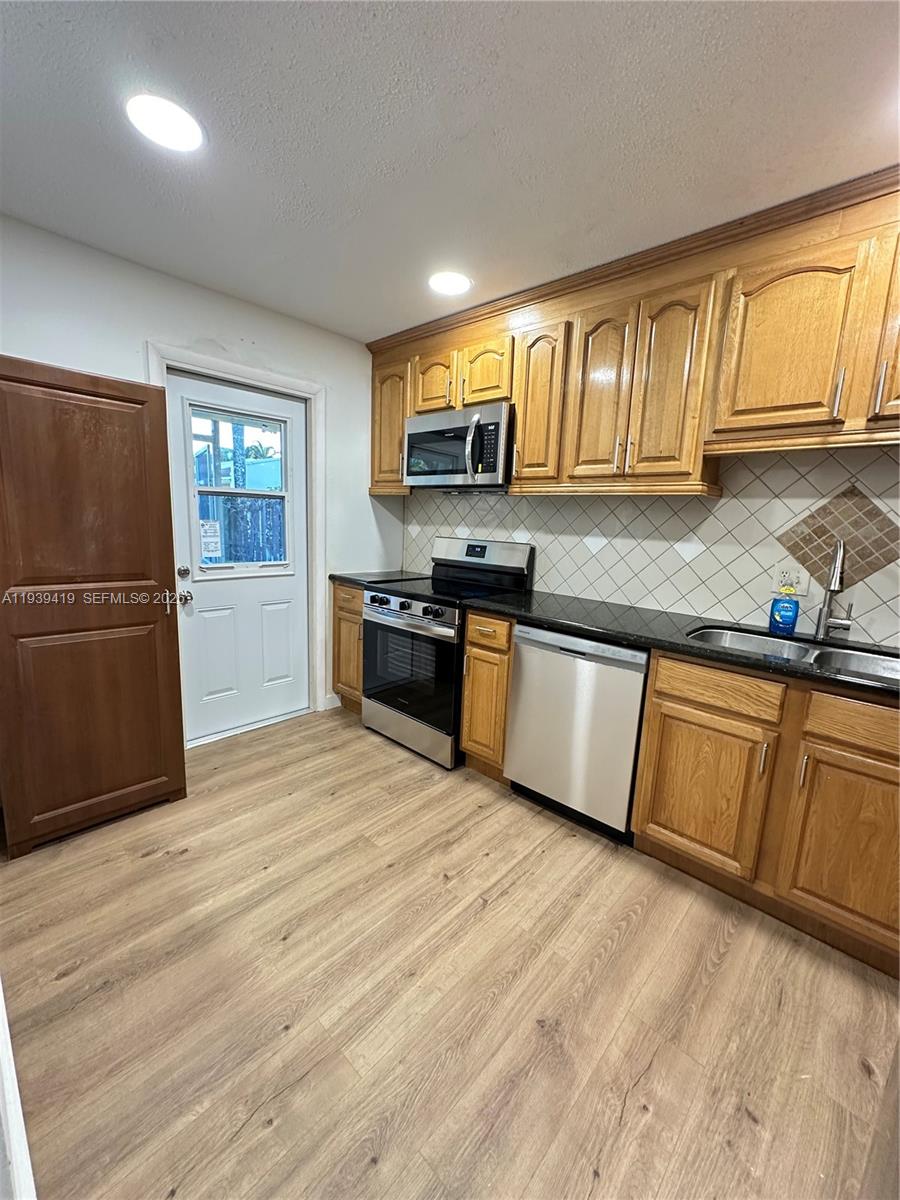 NO 1 PALM-AIRE VILLAGE CO - Residential Lease