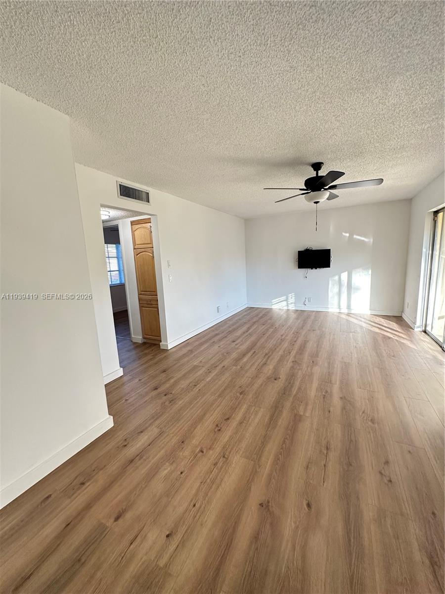 NO 1 PALM-AIRE VILLAGE CO - Residential Lease