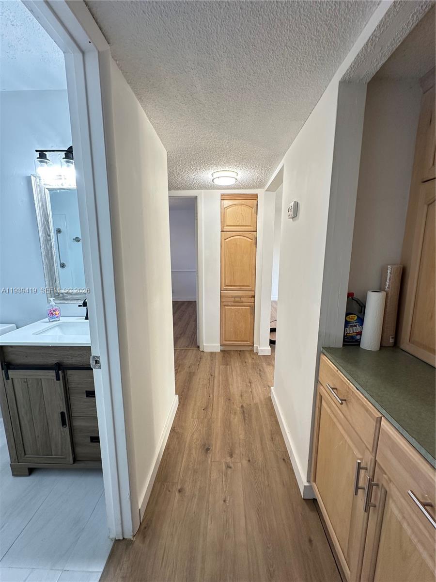 NO 1 PALM-AIRE VILLAGE CO - Residential Lease