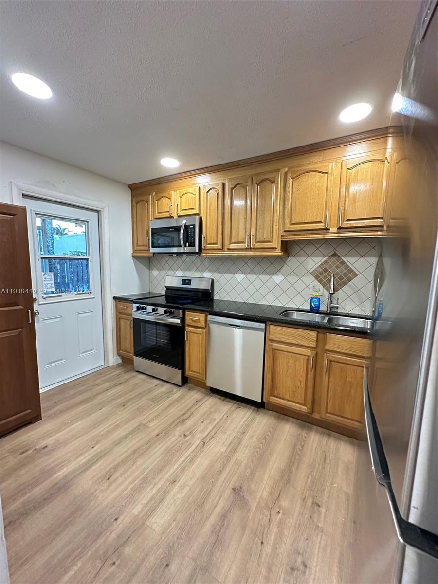 NO 1 PALM-AIRE VILLAGE CO - Residential Lease